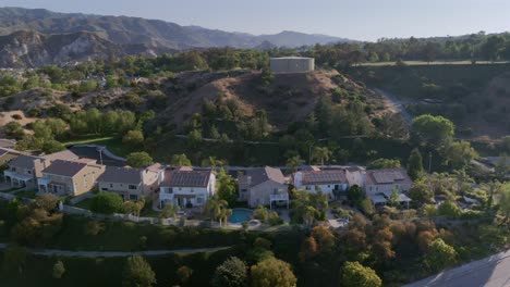 Aerial-view-around-solar-powered-homes-in-Santa-Clarita,-in-sunny-California,-USA