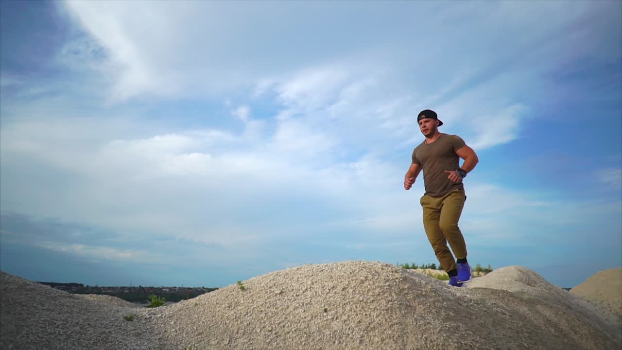 hombre haciendo ejercicio al aire libre