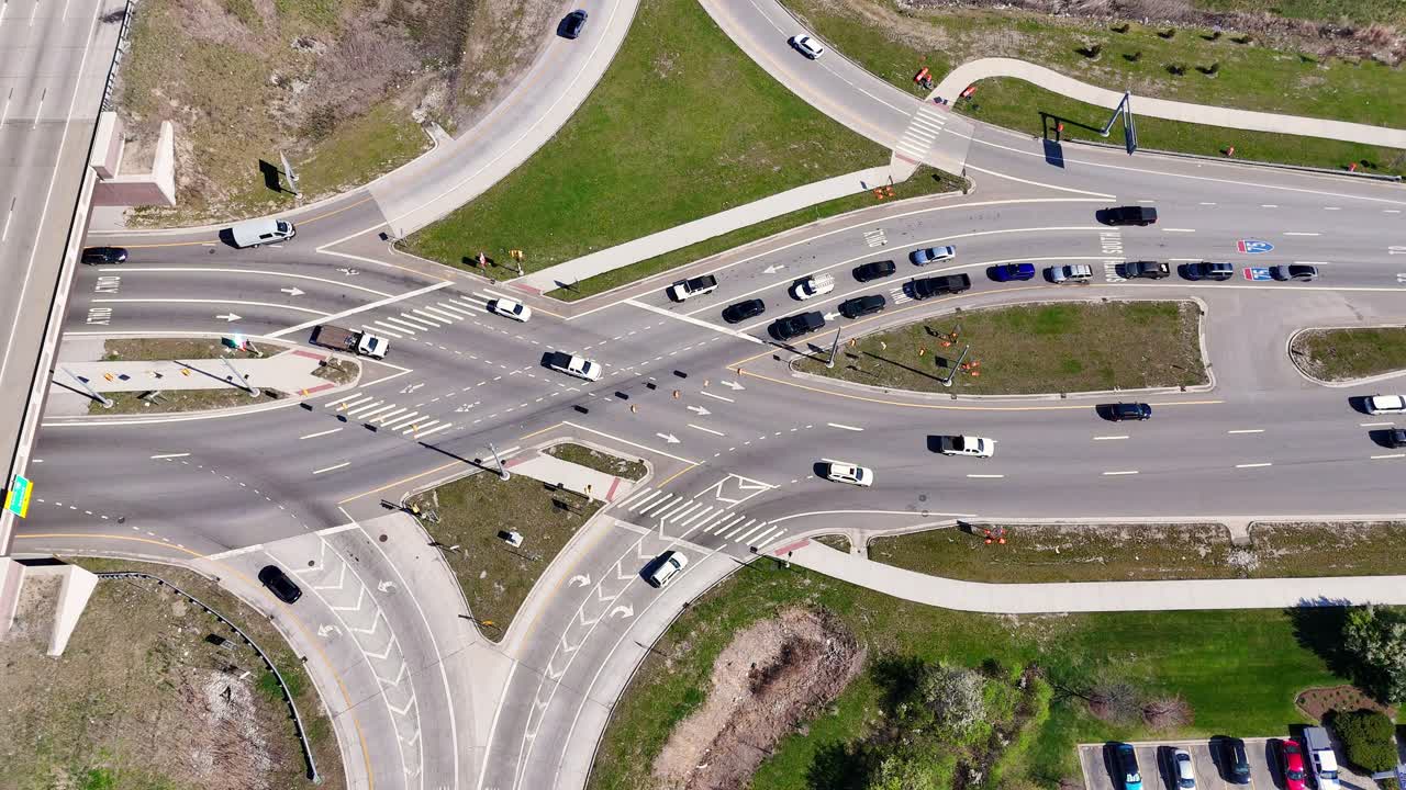 Diverging diamond interchange at I-75 and 14 Mile Rd in Madison Heights, MI, USA