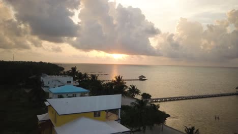 Belice-Costa-Amanecer-Océano-Drone-Disparo