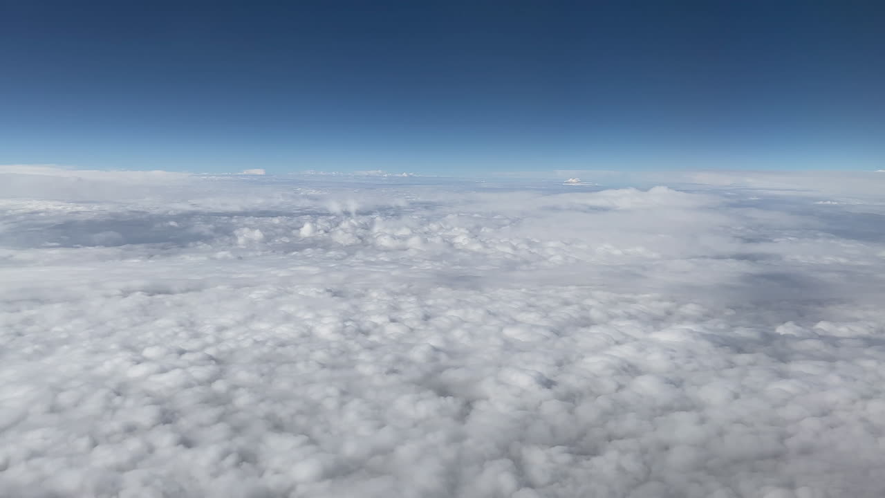 vista de alta altitud de nubes esponjosas