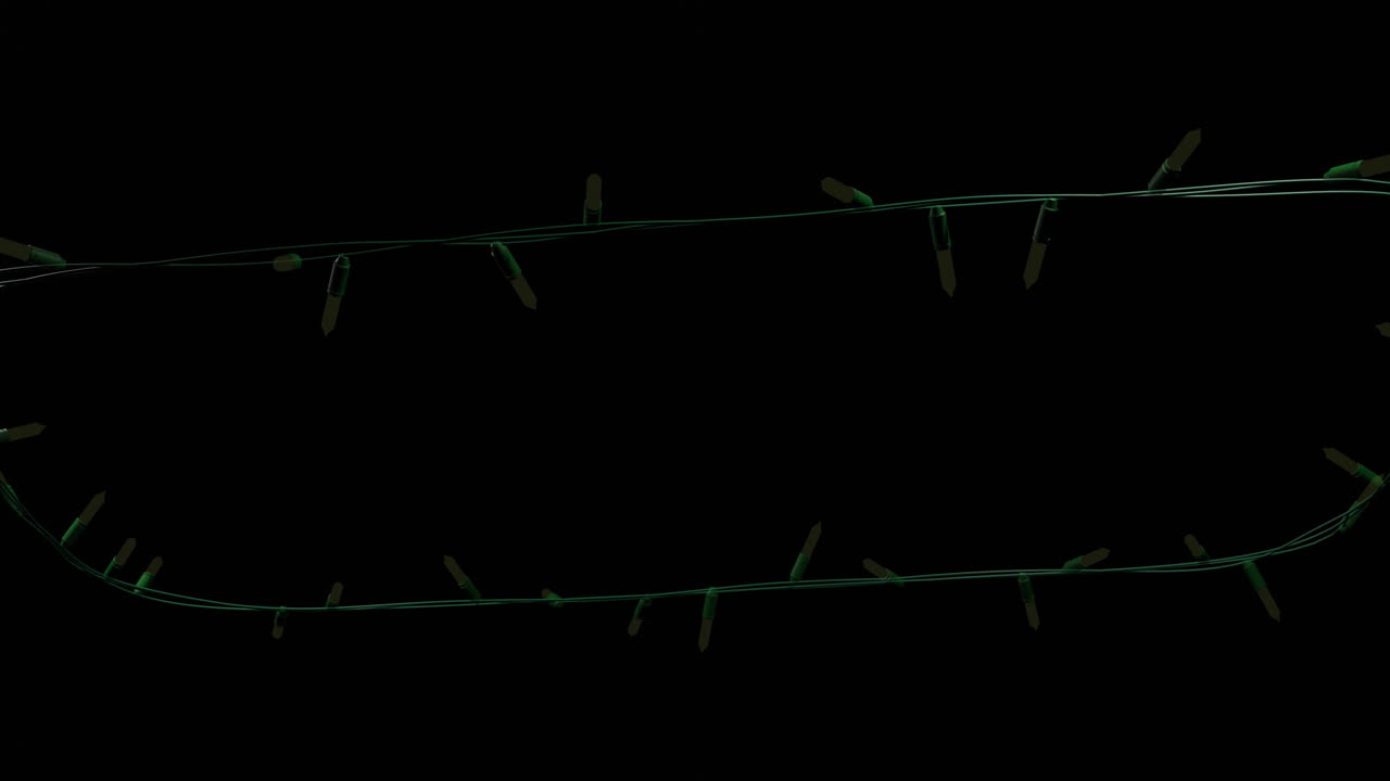luces amarillas de cuerda de navidad parpadeando sobre un fondo negro