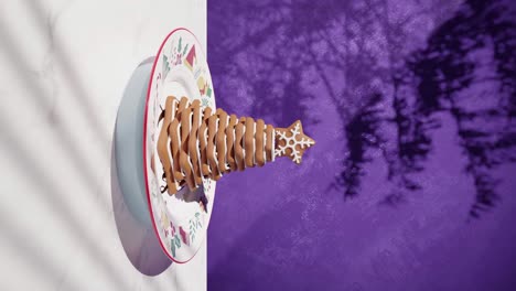 Vertikale-Kekse,-Kuchen,-Gebackenes-Gebäck,-Junkie-Essen-Auf-Violettem-Hintergrund