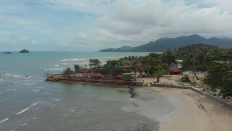 Atemberaubender-Weißer-Sandstrand-Auf-Der-Insel-Koh-Chang-Im-Golf-Von-Thailand