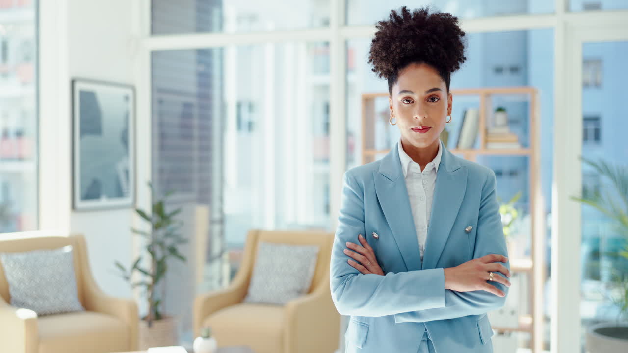 abogada, mujer corporativa o gerente con confianza