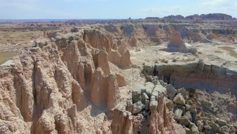 Mountain-cliff-side-eroded,-natural-landscape-in-Badlands-National-Park,-South-Dakota