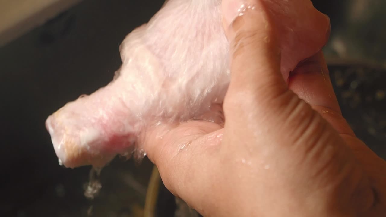 생 고기를 는 것