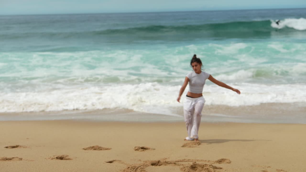 해변에 있는 여자