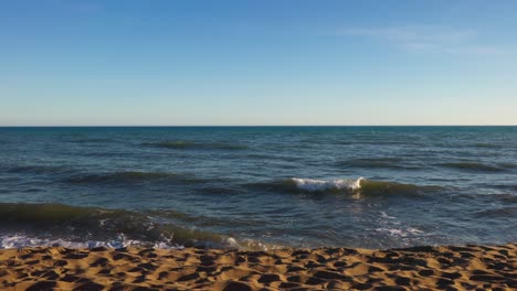 Beach-waves-in-ultra-slow-motion