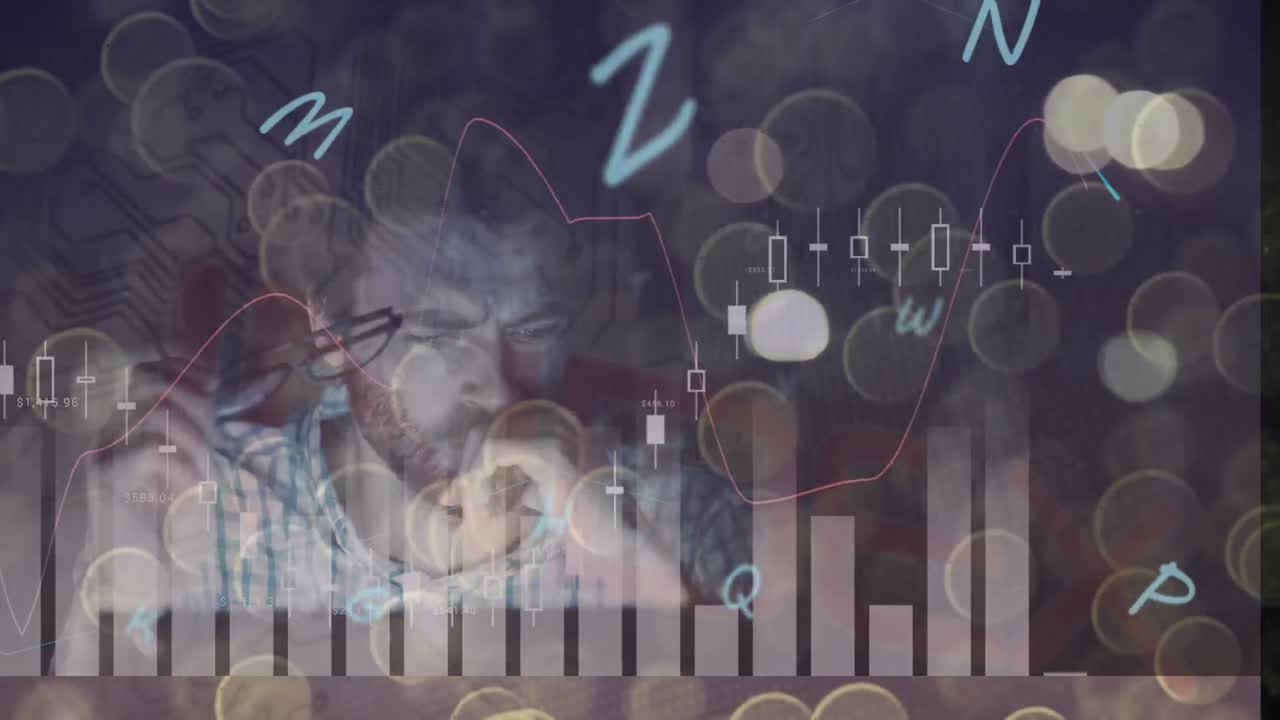 노트북을 사용하는 백인 남성의 데이터 처리 애니메이션