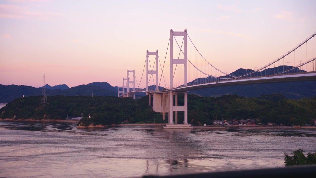 Tramonto e cielo bellissimo sul Mare Interno di Setonaikai in Giappone, Kurushima Kaikyo