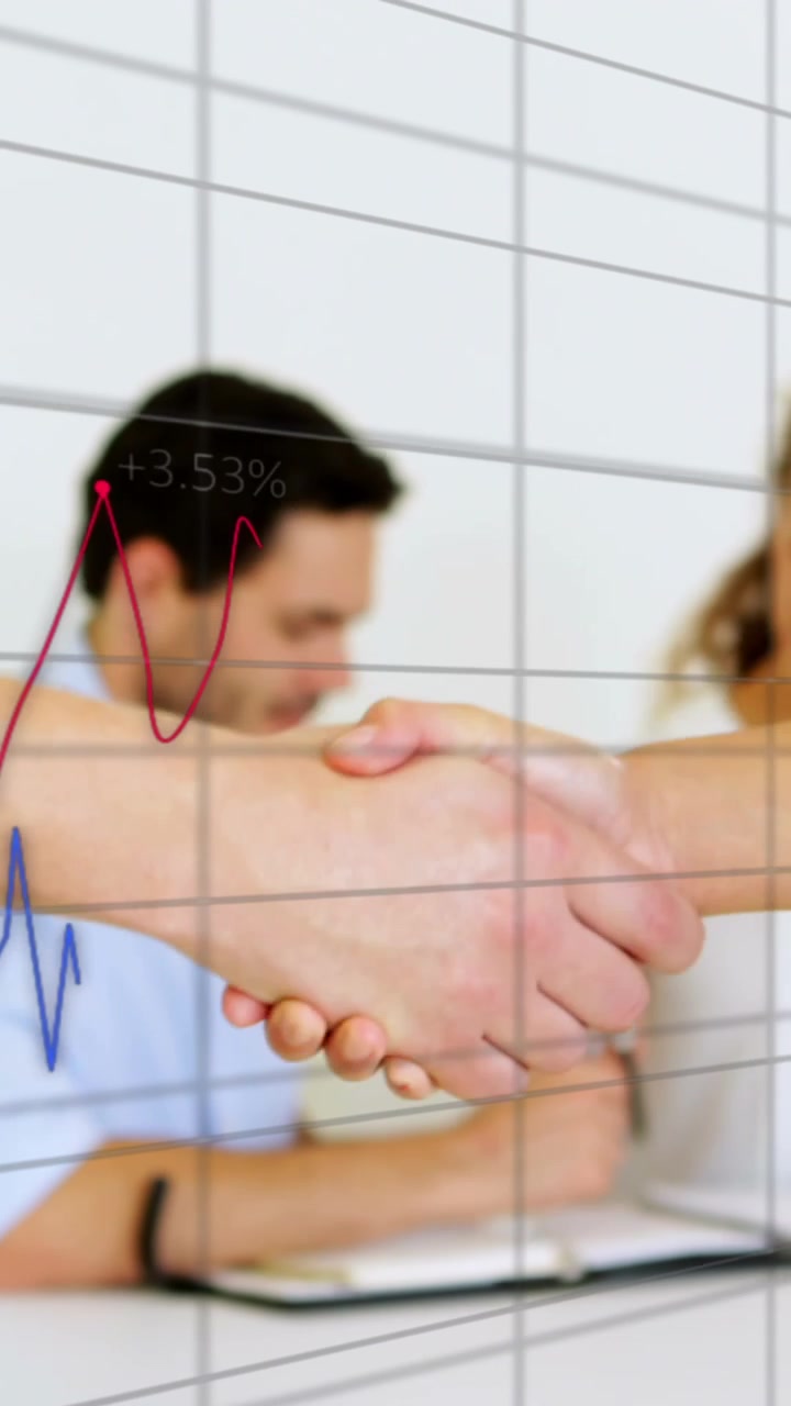 Animazione di interfaccia digitale ed elaborazione di dati finanziari su persone d'affari caucasiche.