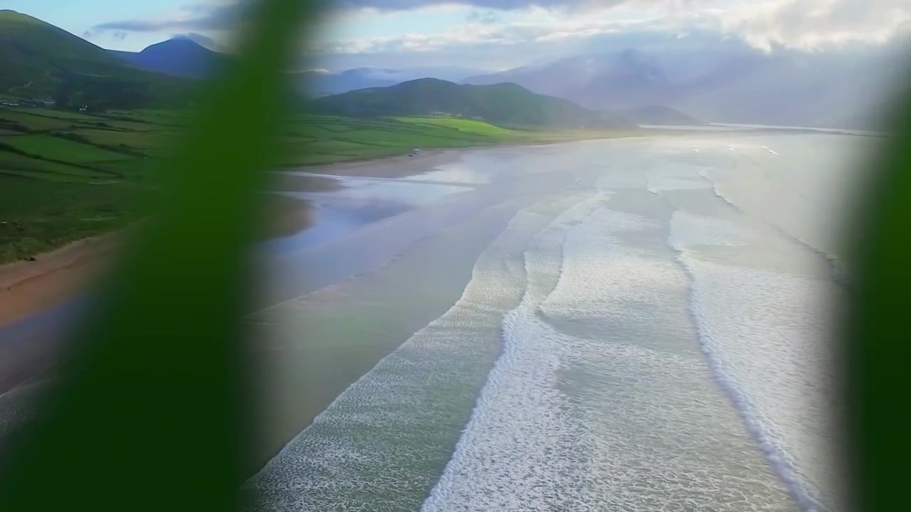 Video šablona s oceánskými vlnami a překrytím textu