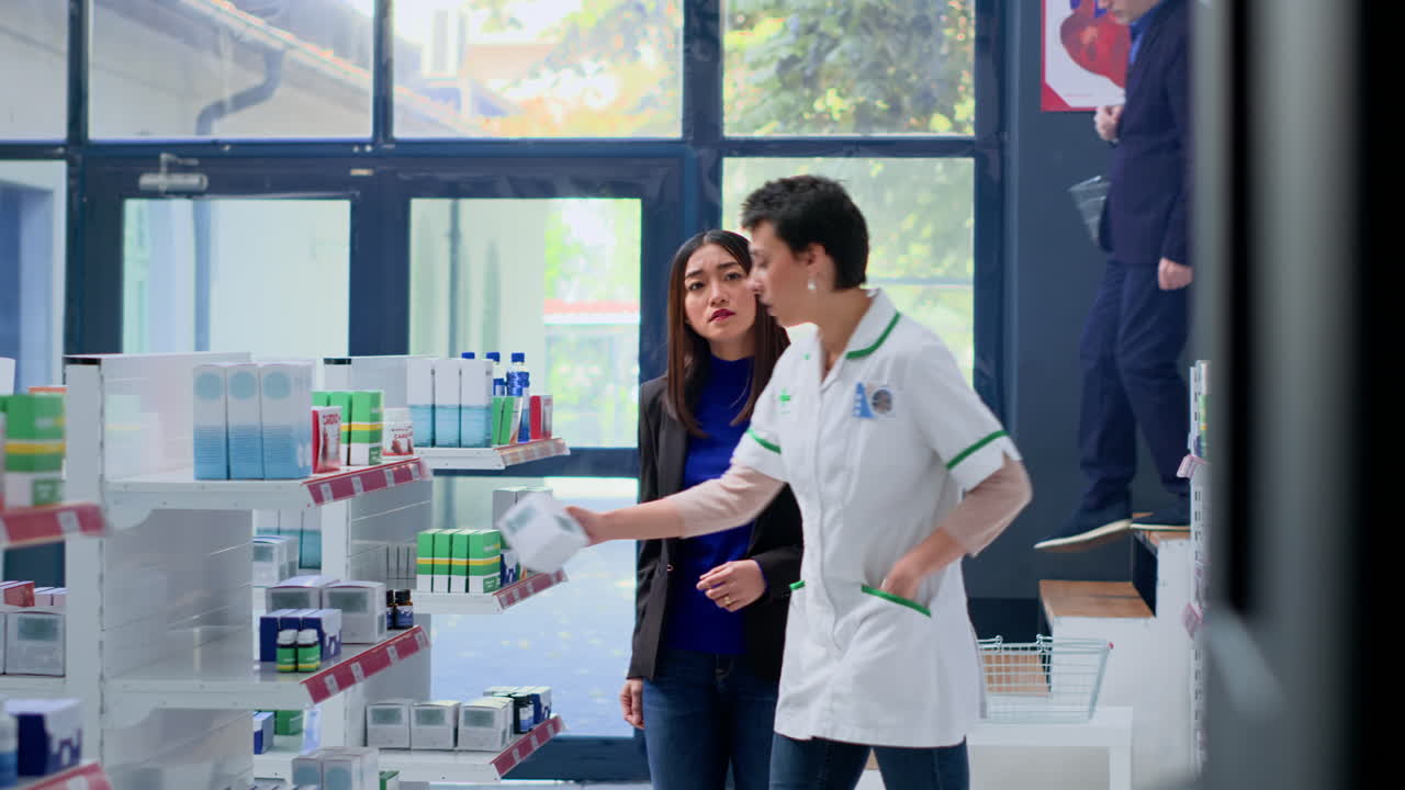 고객을 돕는 약리학자