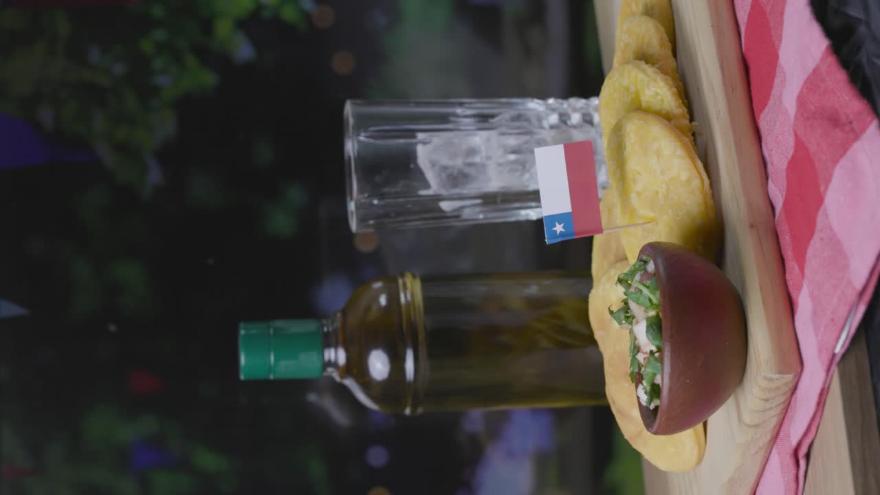 sopaipillas y pebre fiestas patrias chile cocina pisco vertical