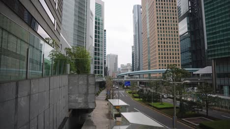 Ginza-District-in-Tokyo,-Establishing-Shot-on-Cloudy-Day