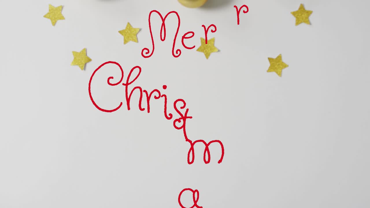 하 ⁇  배경에 메리 크리스마스 텍스트에 떨어지는 별의 애니메이션