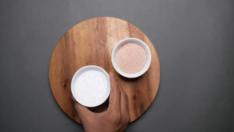 preparar alimentos con especias y sal