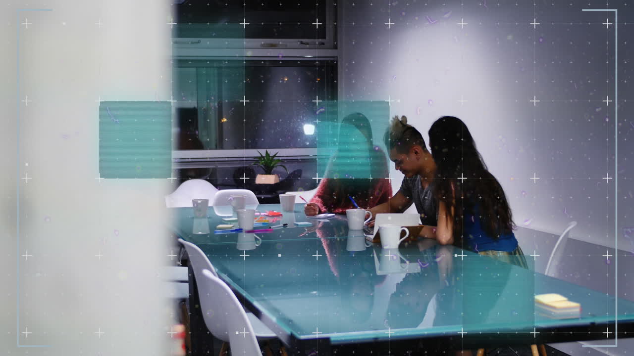 사무실에서 다양한 비즈니스 사람들에 대한 데이터 처리의 애니메이션