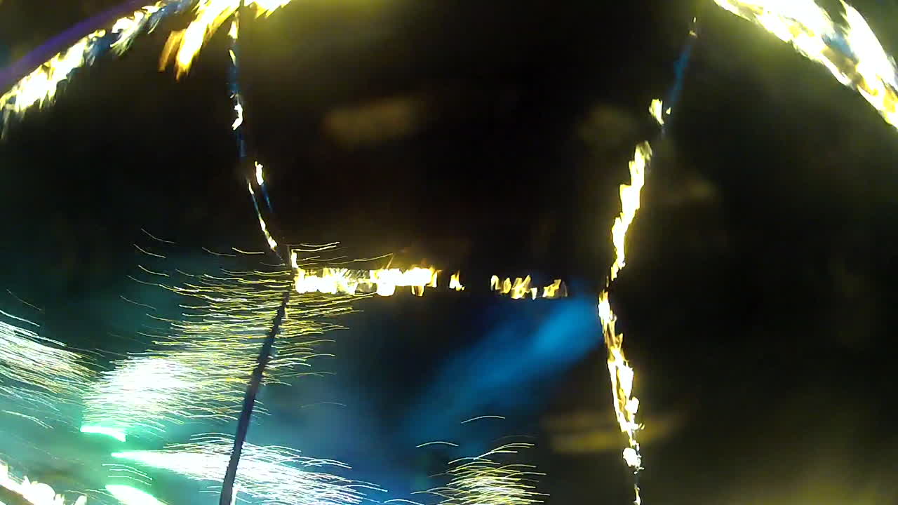 elemento de espectáculo pirotécnico vista desde el interior.