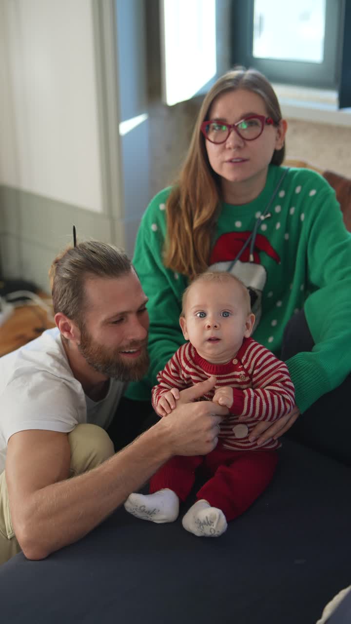 Ritratto di famiglia con il bambino