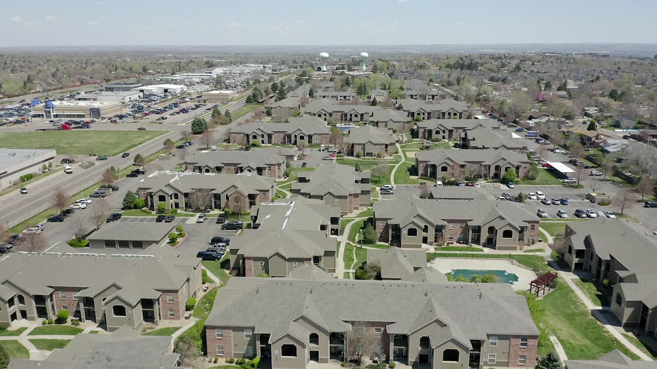 vista aérea de edificios de apartamentos en colorado