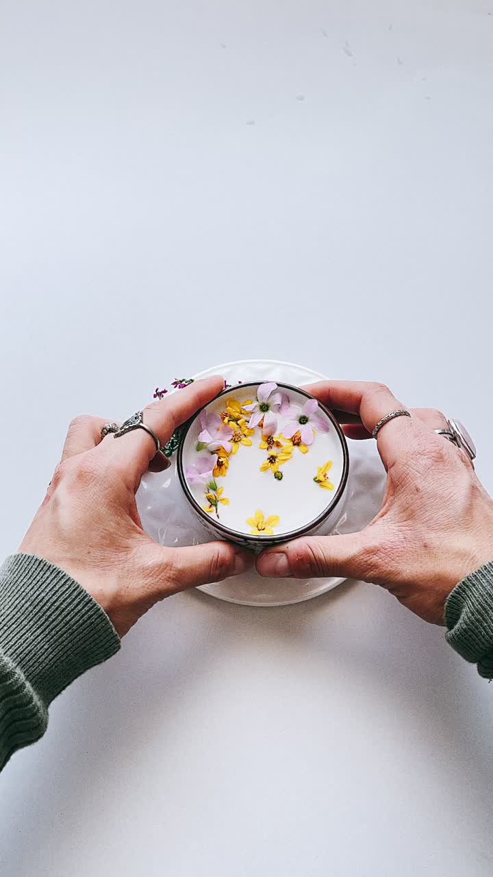 작은 그에 꽃 음료