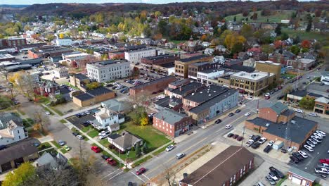 logan, ohio, imágenes aéreas de drones del centro de la ciudad y los alrededores