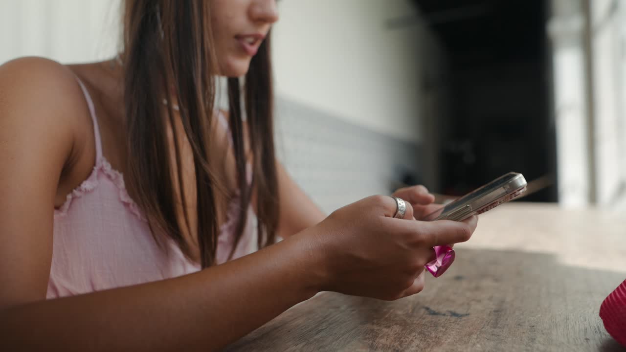 mujer con smartphone
