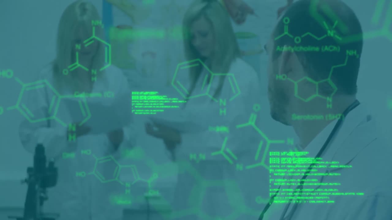 animación de fórmulas químicas y procesamiento de datos sobre un médico caucásico