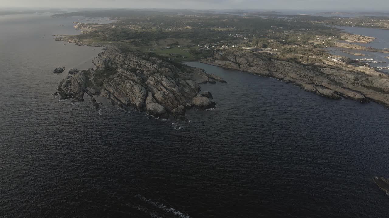 costa en el sur de noruega. imágenes de drones