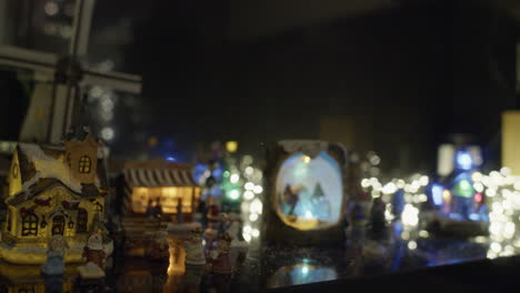 Miniature-Christmas-village,-Focus,-Handheld,-Medium-close