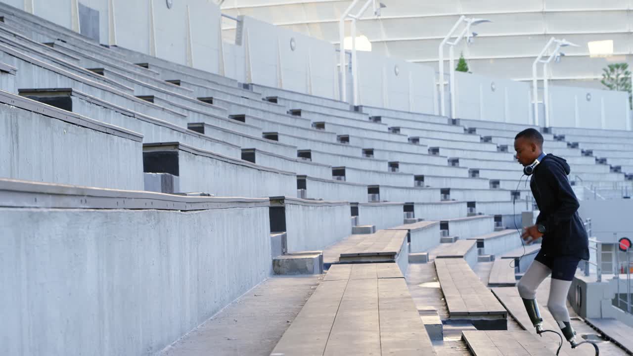 atletismo para discapacitados en un recinto deportivo 4k