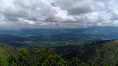 Volando-Sobre-Las-Montañas-Del-Valle-De-Angeles,-Honduras