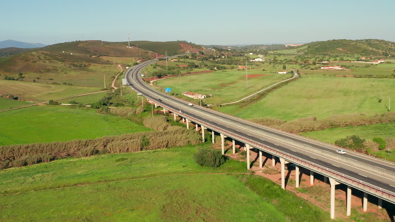 공중: 포르투갈의 알가르베 지방을 통과하는 고속도로