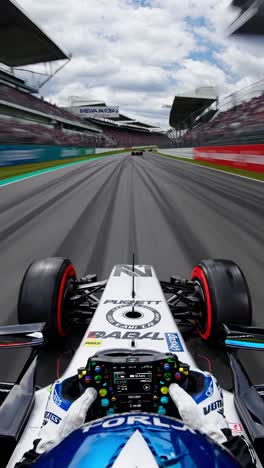 perspectiva dinámica en primera persona capturando intensas carreras de fórmula 1, navegando por el circuito con alta precisión de velocidad mientras persigue estratégicamente e intenta adelantar a otro vehículo competidor