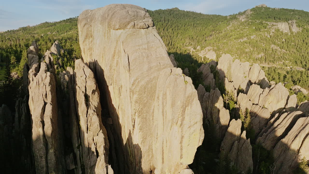 Sweeping drone view revealing the dramatic cliffs and plateaus of the western United States.