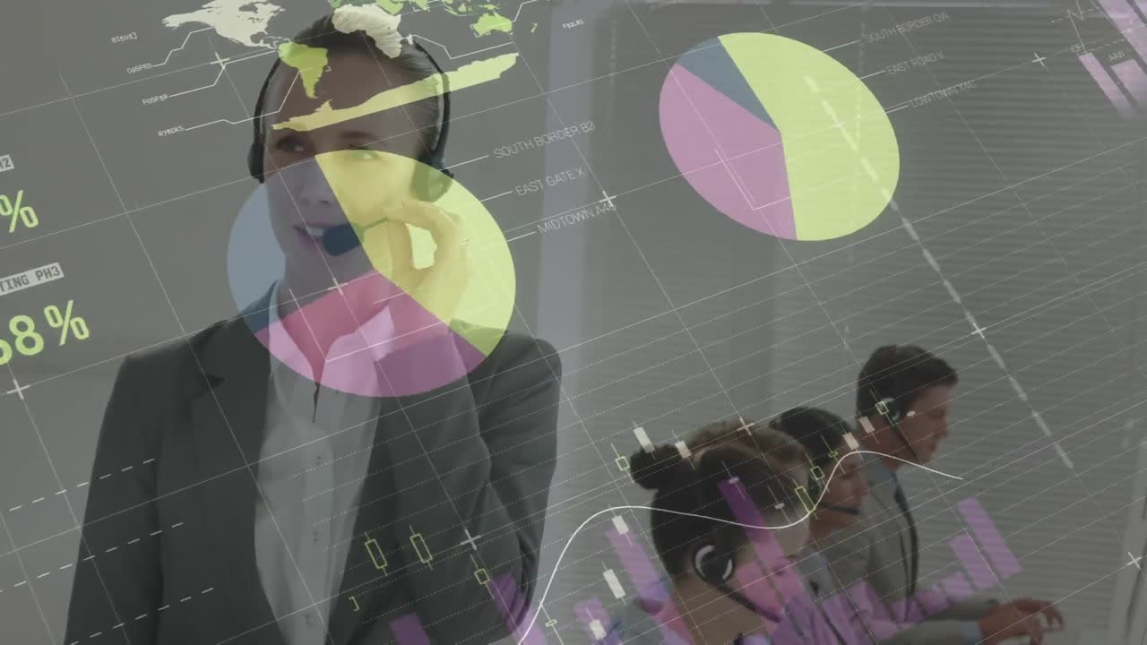 animación del procesamiento de datos financieros sobre personas de negocios que usan auriculares trabajando en la oficina