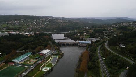 drone empujó a la presa de agua y planta de energía de velle en ourense, galicia, españa