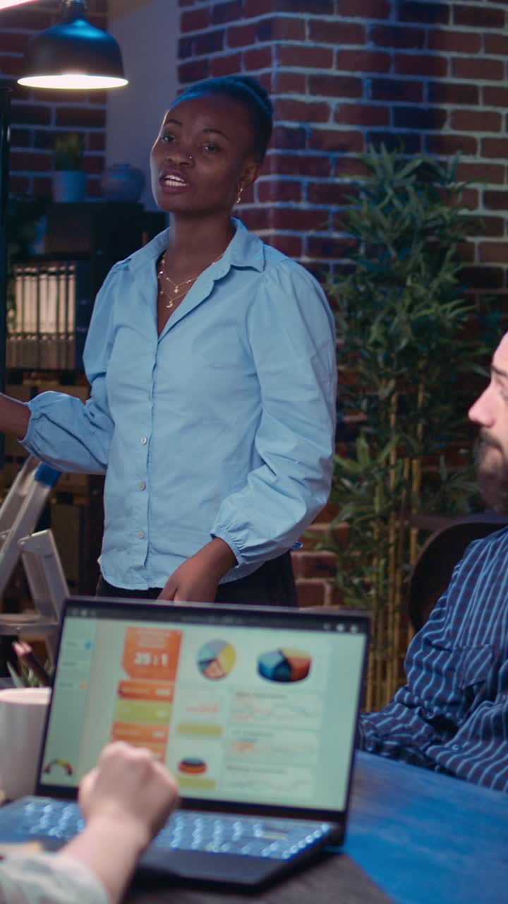 Vertical video: Business coach company analytics presentation, corporate team meeting