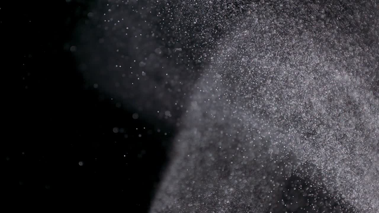 검은 바탕에 분리 된 파우더