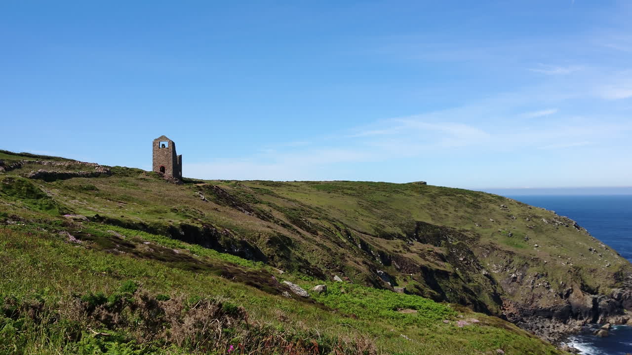 la famosa ubicación de la mina de estaño y cobre de poldark conocida como ocio de pápula, un sitio del patrimonio mundial en el campo de cornualles