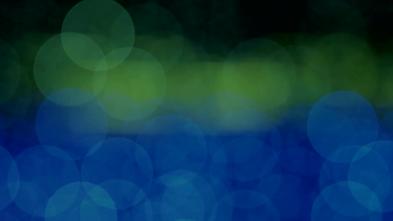 el fondo abstracto de la noche está desfocado con un bonito bokeh. luces de navidad borrosas bokeh. panorámica a través del borrón.