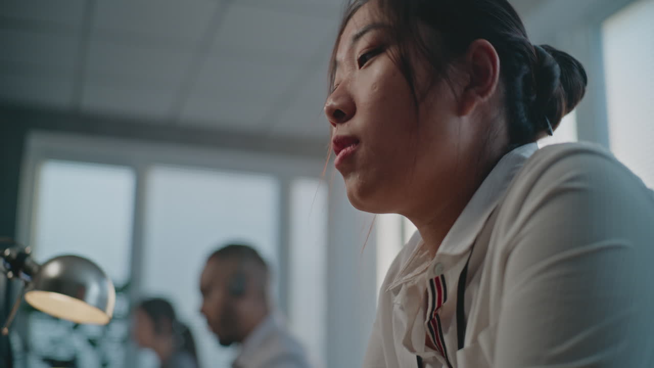 비즈니스 회의 에서 아시아인 여자