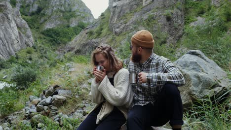 couple enjoying a drink in the mountains