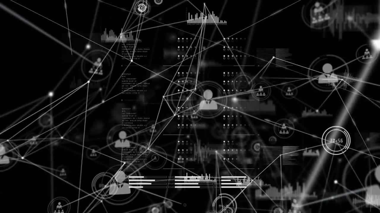 Animazione di elaborazione dati su schermi e rete di connessioni
