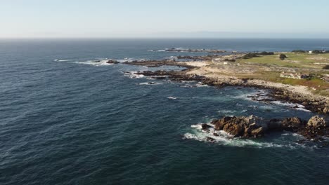 Drohnenaufnahmen-Vom-Asilomar-Beach-In-Monterey,-Kalifornien