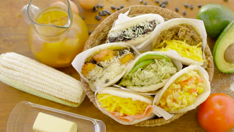 arepas, plato venezolano hecho de harina de maíz