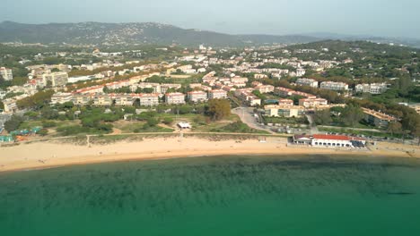 S&#39;agaró-De-Mar-An-Der-Costa-Brava-In-Girona-Luftdrohnenaufnahmen-Vom-Meer-Sanfte-Bewegung-Nach-Rechts