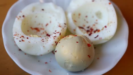 huevos duros sazonados